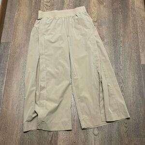 Zyia tan work flow crop pants xl.  nwot